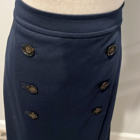 Banana Republic navy blue lined skirt with buttons - Picture 8 of 15